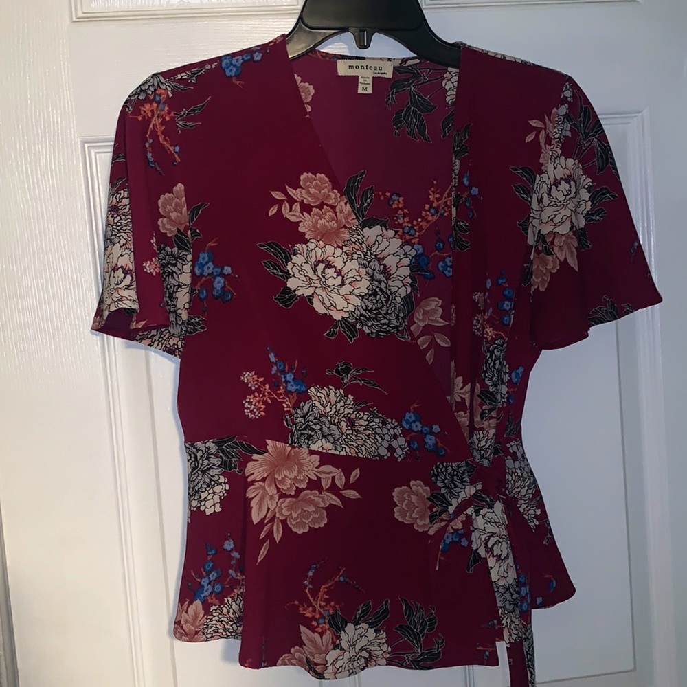 Butterfly sleeve floral peplum blouse